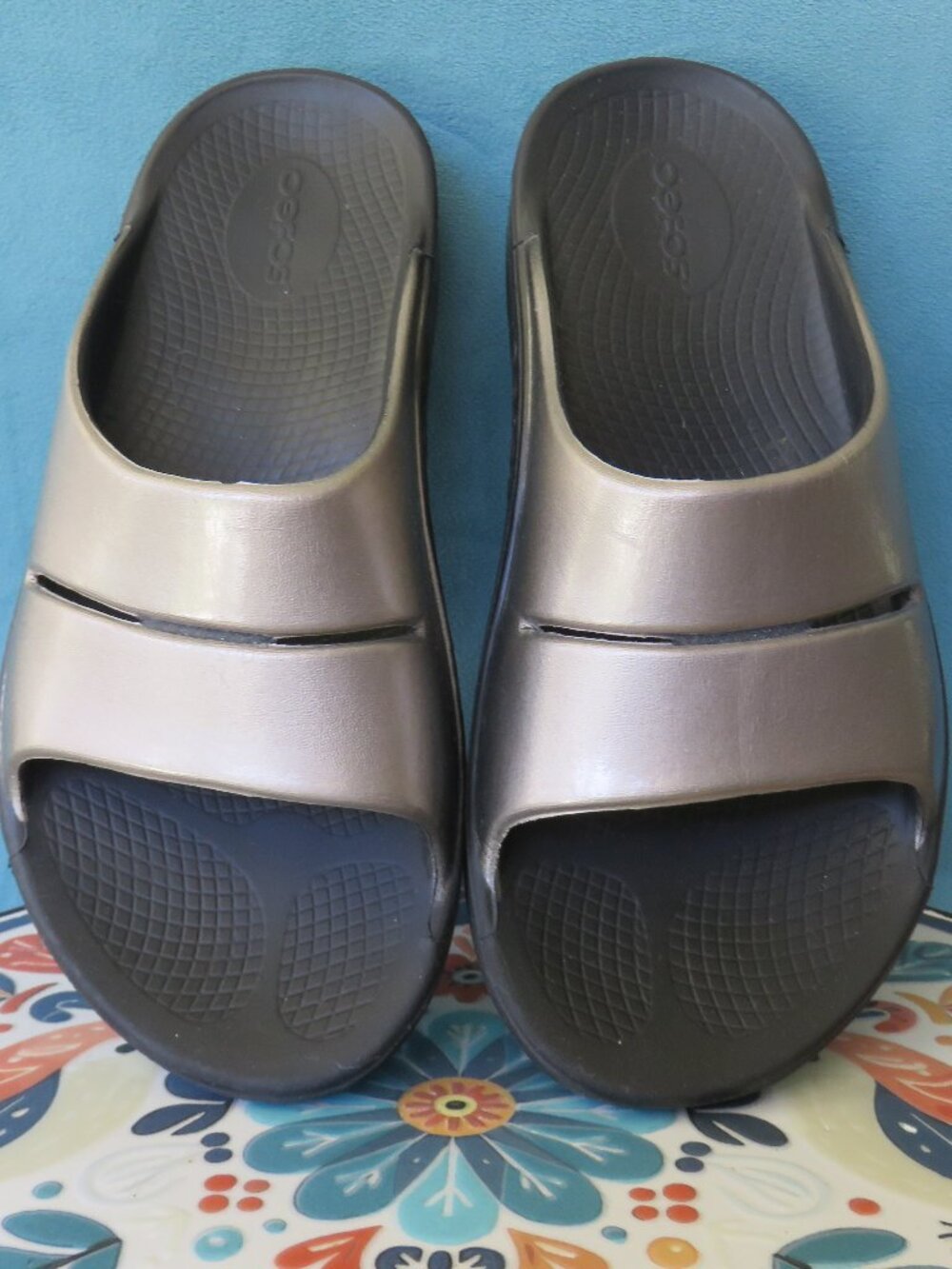 Oofos Luxe Slide - Metallic Champagne...................826